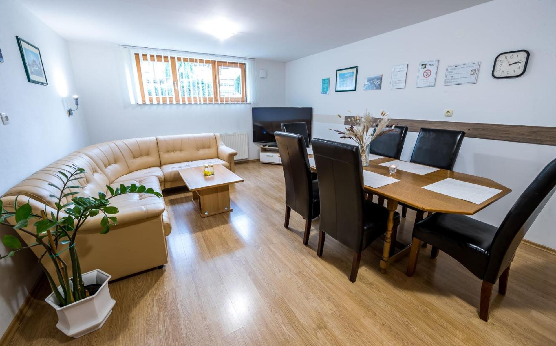 Zimzeleni Apartments ซเร็ตเช ภายนอก รูปภาพ